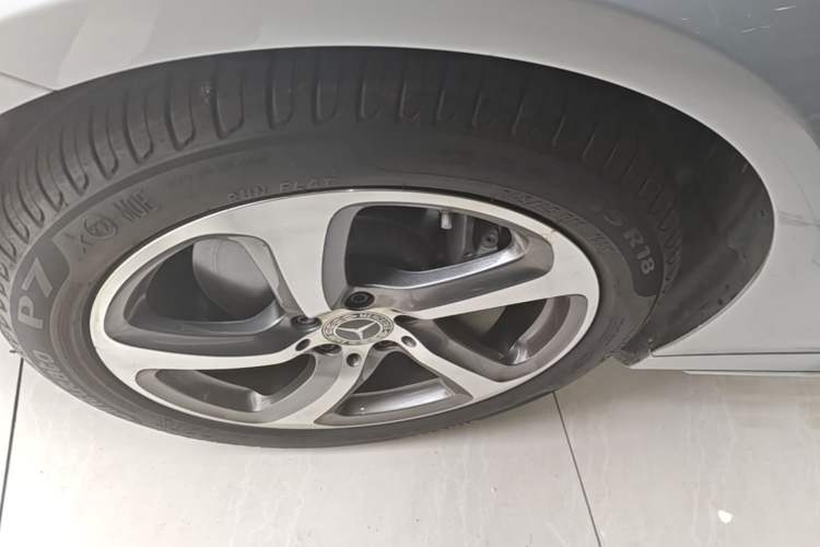 Used Mercedes-Benz E-Class 2019 Restyled E 300 L Sporty and Stylish Edition Left Front Wheel Hub