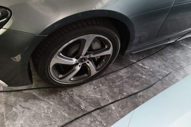 Used Mercedes-Benz E-Class 2019 Restyled E 300 L Sporty and Stylish Edition Left Front Wheel Hub