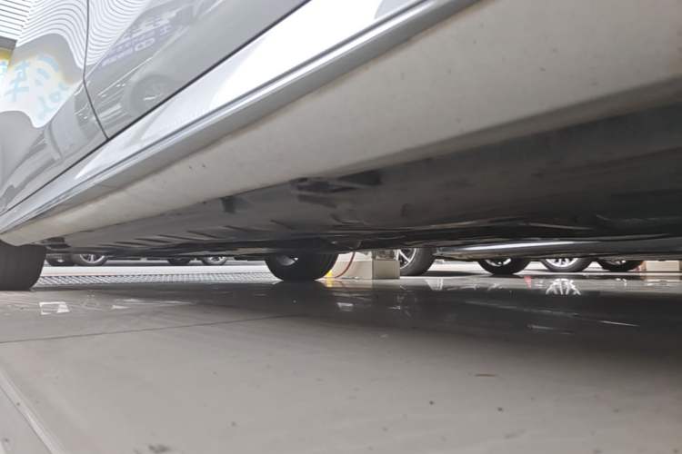 Used Mercedes-Benz E-Class 2019 Restyled E 300 L Sporty and Stylish Edition Left Side Sill