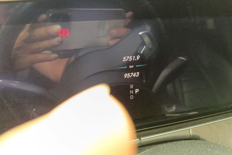 Used Mercedes-Benz E-Class 2019 E 300 L Stylish Model Odometer Close Up