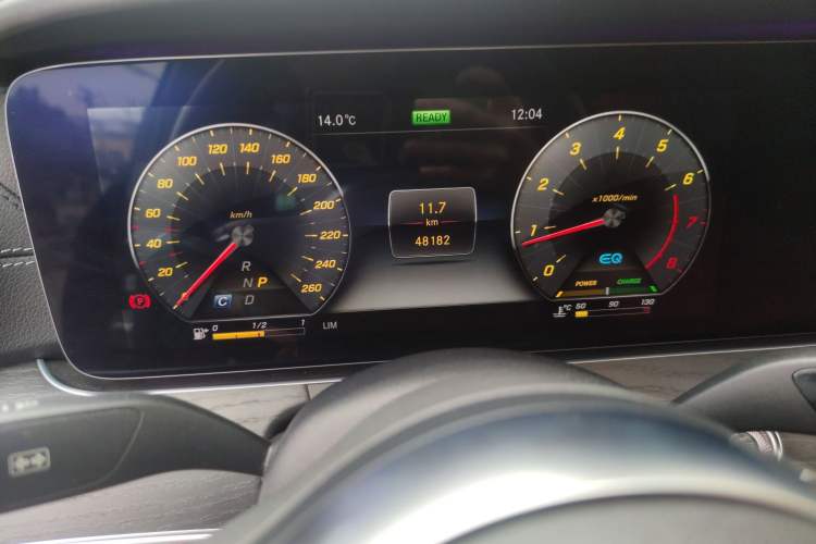 Used Mercedes-Benz E-Class 2019 E 260 L Sport Edition Odometer Close Up