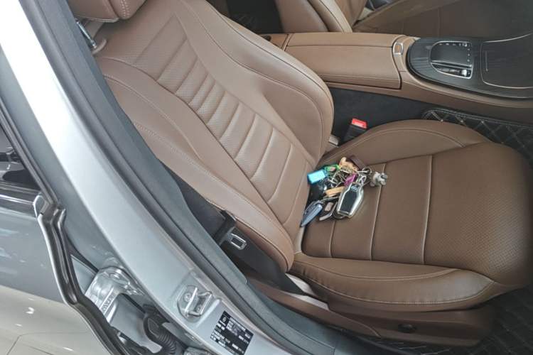 Used Mercedes-Benz E-Class 2019 Restyled E 300 L Sporty and Stylish Edition Right Front Seat