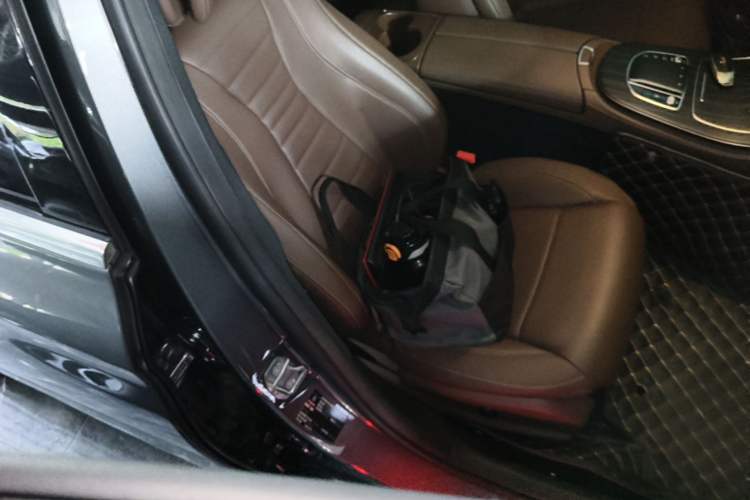 Used Mercedes-Benz E-Class 2019 Restyled E 300 L Sporty and Stylish Edition Right Front Seat