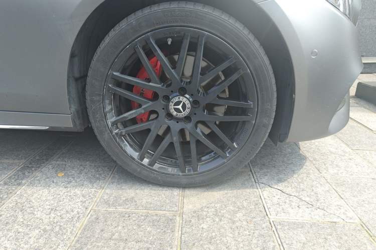 Used Mercedes-Benz E-Class 2019 Restyled E 300 L Sporty and Stylish Edition Right Front Wheel Hub