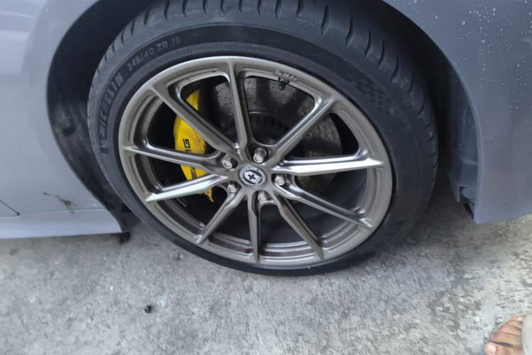 Used Mercedes-Benz E-Class 2019 E 200 Coupe Right Front Wheel Hub
