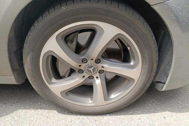 Used Mercedes-Benz E-Class 2019 E 300 L Sporty and Stylish Model Right Front Wheel Hub