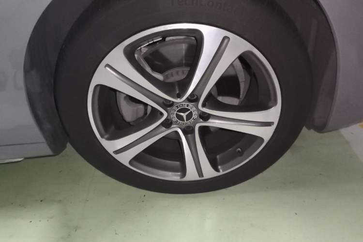 Used Mercedes-Benz E-Class 2019 E 260 L Sport Edition Right Front Wheel Hub