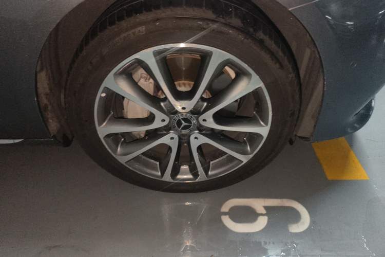 Used Mercedes-Benz E-Class 2019 E 300 L Luxury Model Right Front Wheel Hub