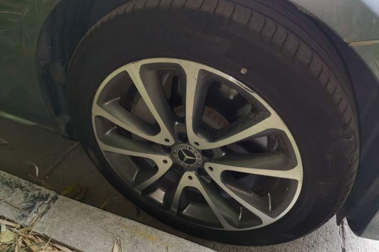 Used Mercedes-Benz E-Class 2019 Restyled E 300 L Luxury Edition Right Front Wheel Hub