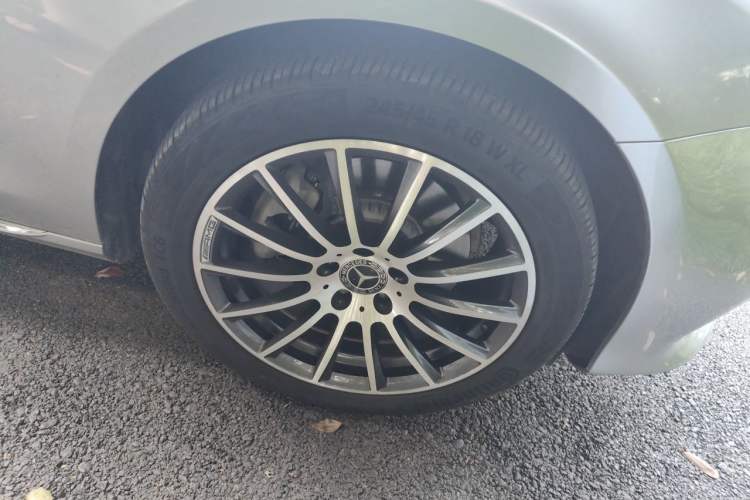 Used Mercedes-Benz E-Class 2019 E 200 L Right Front Wheel Hub