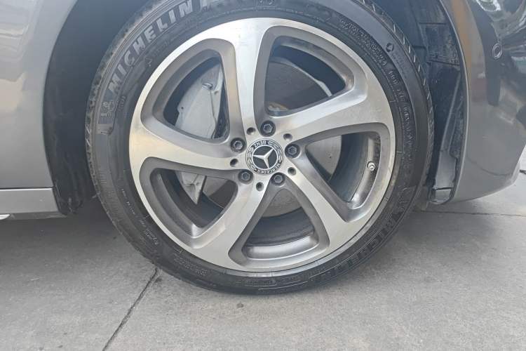 Used Mercedes-Benz E-Class 2019 Restyled E 300 L Sport Luxury Edition Right Front Wheel Hub