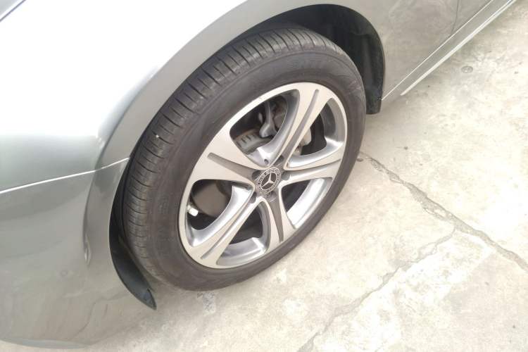 Used Mercedes-Benz E-Class 2019 E 260 L Sport Edition Right Front Wheel Hub