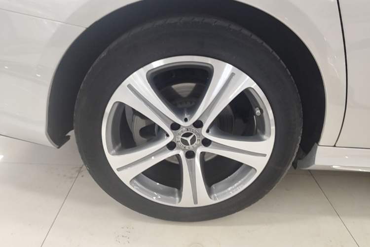 Used Mercedes-Benz E-Class 2019 E 260 L Sport Edition Right Rear Wheel Hub