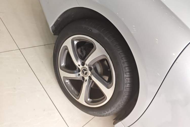 Used Mercedes-Benz E-Class 2019 Restyled E 300 L Sporty and Stylish Edition Right Rear Wheel Hub