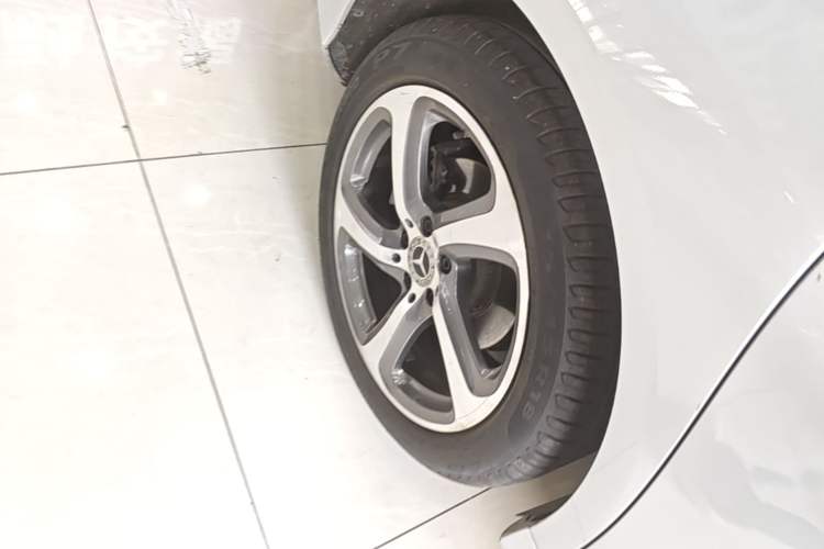 Used Mercedes-Benz E-Class 2019 Restyled E 300 L Sporty and Stylish Edition Right Rear Wheel Hub