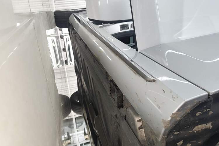 Used Mercedes-Benz E-Class 2019 E 260 L Sport Edition Right Side Sill