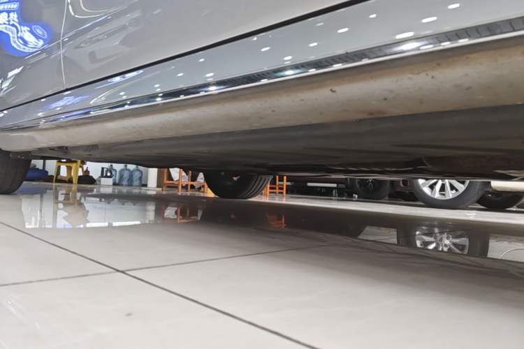 Used Mercedes-Benz E-Class 2019 Restyled E 300 L Sporty and Stylish Edition Right Side Sill