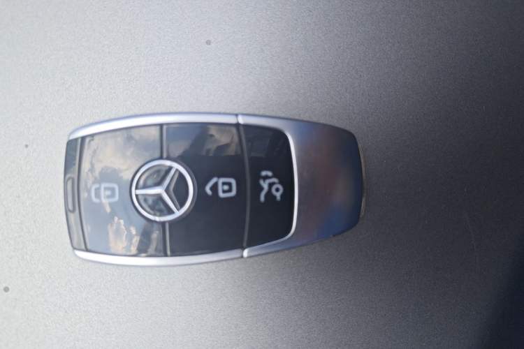 Used Mercedes-Benz E-Class 2019 Restyled E 300 L Sporty and Stylish Edition Vehicle Key