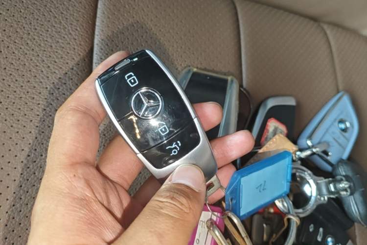 Used Mercedes-Benz E-Class 2019 Restyled E 300 L Sporty and Stylish Edition Vehicle Key