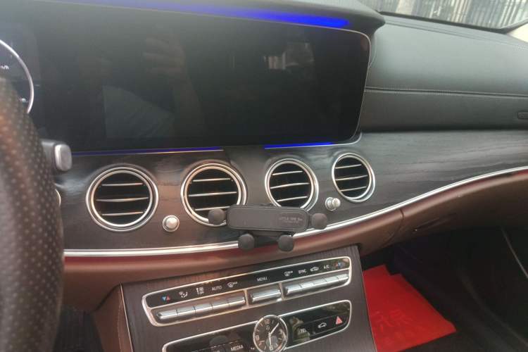 Used Mercedes-Benz E-Class 2019 Restyled E 300 L Sport Luxury Edition Audio And AC Panel