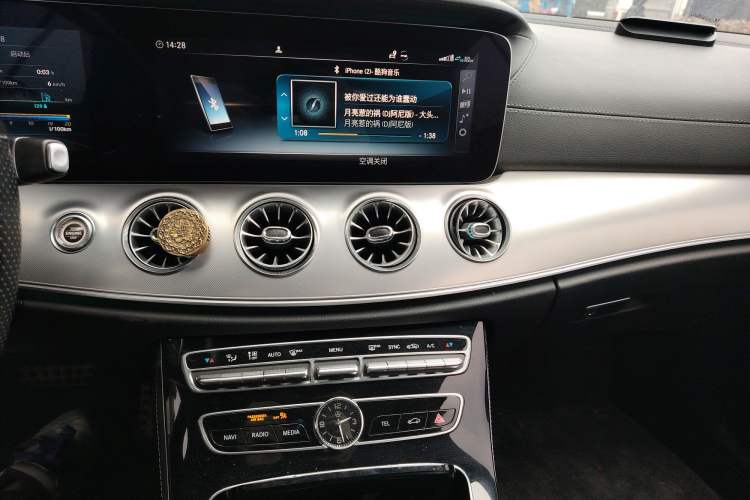 Used Mercedes-Benz E-Class 2019 E 200 Coupe Audio And AC Panel
