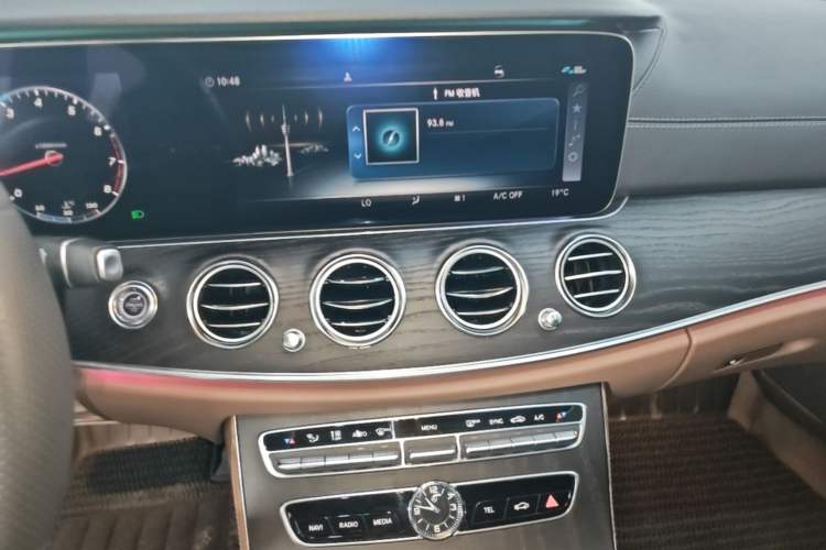 Used Mercedes-Benz E-Class 2019 Restyled E 300 L Sport Luxury Edition Audio And AC Panel
