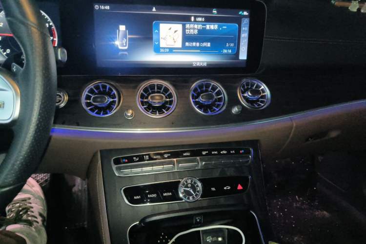 Used Mercedes-Benz E-Class 2019 Restyled E 300 L Sport Luxury Edition Audio And AC Panel