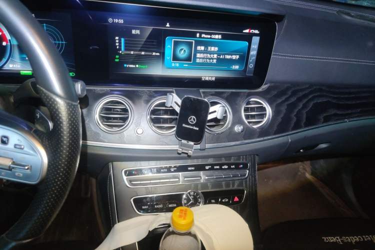 Used Mercedes-Benz E-Class 2019 E 260 L Sport 4MATIC Audio And AC Panel