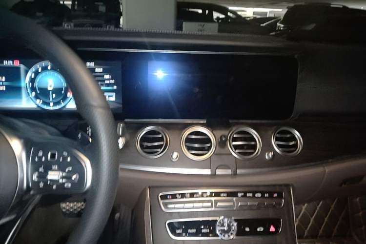 Used Mercedes-Benz E-Class 2019 Restyled E 300 L Sporty and Stylish Edition Audio And AC Panel