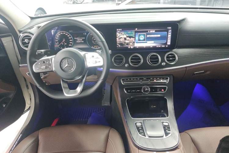Used Mercedes-Benz E-Class 2019 Restyled E 300 L Sport Luxury Edition Audio And AC Panel