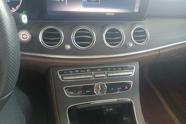 Used Mercedes-Benz E-Class 2019 E 260 L Sport Edition Audio And AC Panel