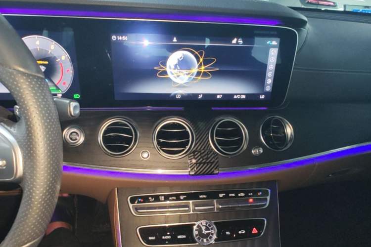 Used Mercedes-Benz E-Class 2019 E 260 L Sport 4MATIC Audio And AC Panel