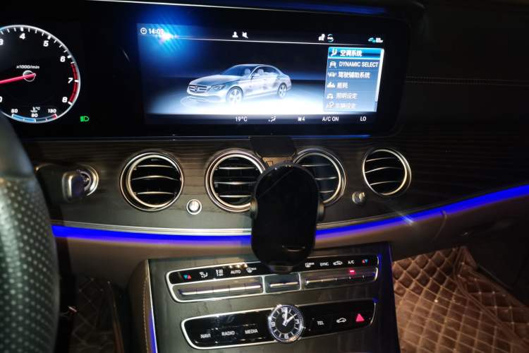 Used Mercedes-Benz E-Class 2019 Restyled E 300 L Sport Luxury Edition Audio And AC Panel