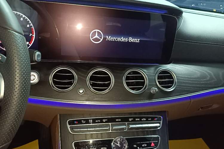 Used Mercedes-Benz E-Class 2019 E 260 L Sport Edition Audio And AC Panel
