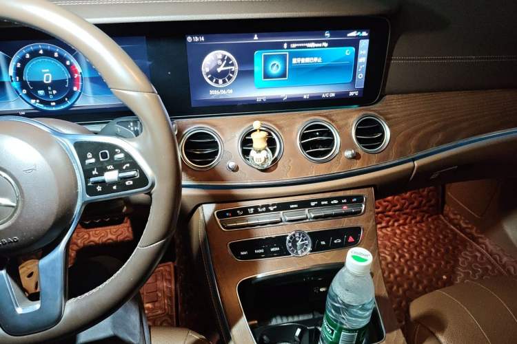 Used Mercedes-Benz E-Class 2019 E 300 L Sport Luxury Edition Audio And AC Panel