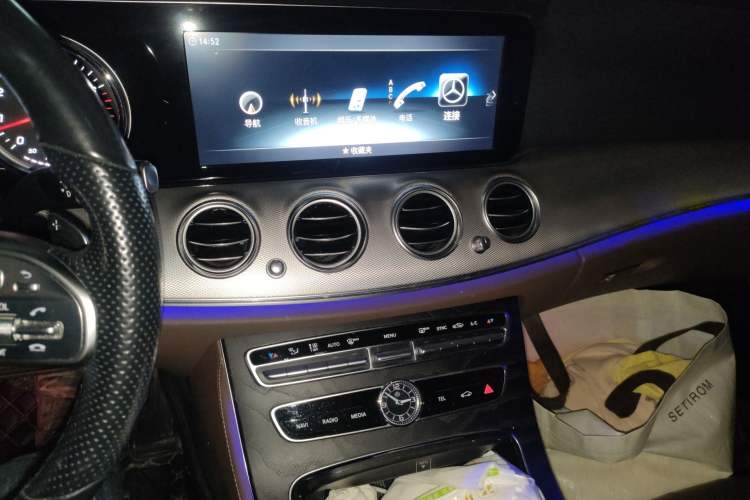 Used Mercedes-Benz E-Class 2019 E 200 Sport 4MATIC Audio And AC Panel