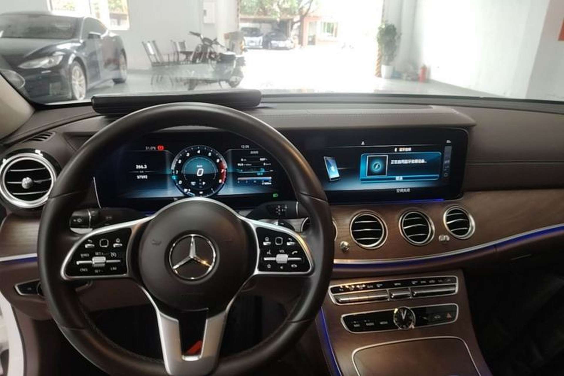 Used Mercedes-Benz E-Class 2019 E 300 L Luxury Model Center Console