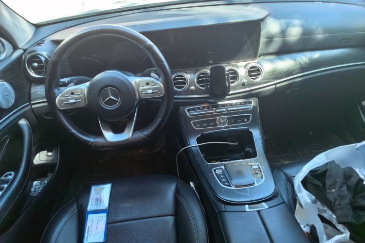 Used Mercedes-Benz E-Class 2019 E 300 L Sport Luxury Edition Center Console