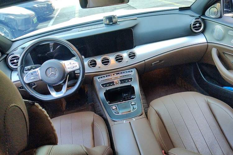 Used Mercedes-Benz E-Class  Center Console