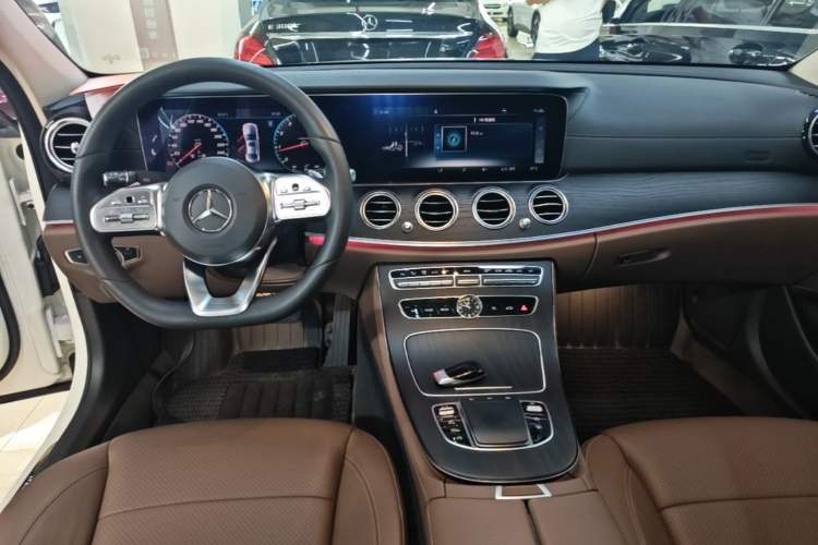 Used Mercedes-Benz E-Class 2019 Restyled E 300 L Sport Luxury Edition Center Console