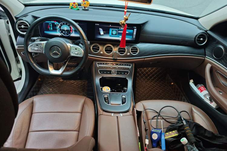 Used Mercedes-Benz E-Class 2019 E 300 L Sport Luxury Edition Center Console