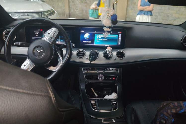 Used Mercedes-Benz E-Class 2019 E 260 Sport Edition Center Console