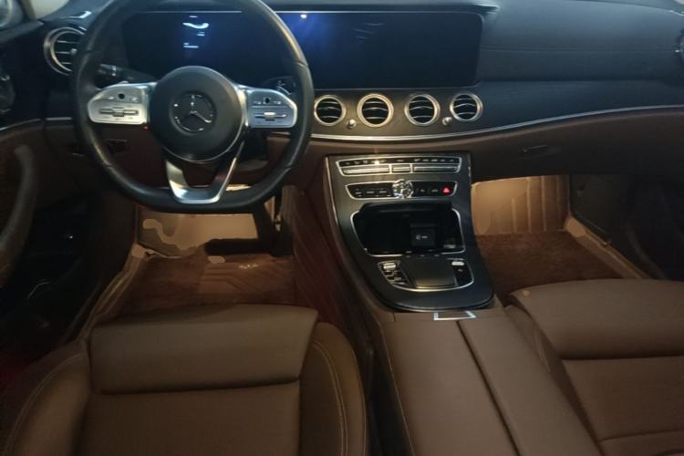 Used Mercedes-Benz E-Class 2019 E 200 L Sport Edition Center Console