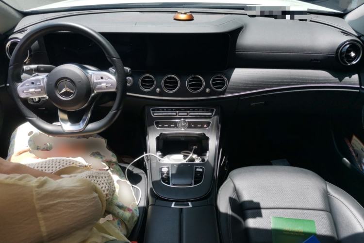Used Mercedes-Benz E-Class 2019 Facelifted E 300 L Stylish Version Center Console