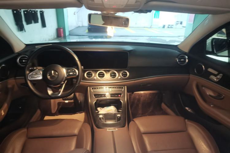 Used Mercedes-Benz E-Class 2019 E 260 L Sport 4MATIC Center Console