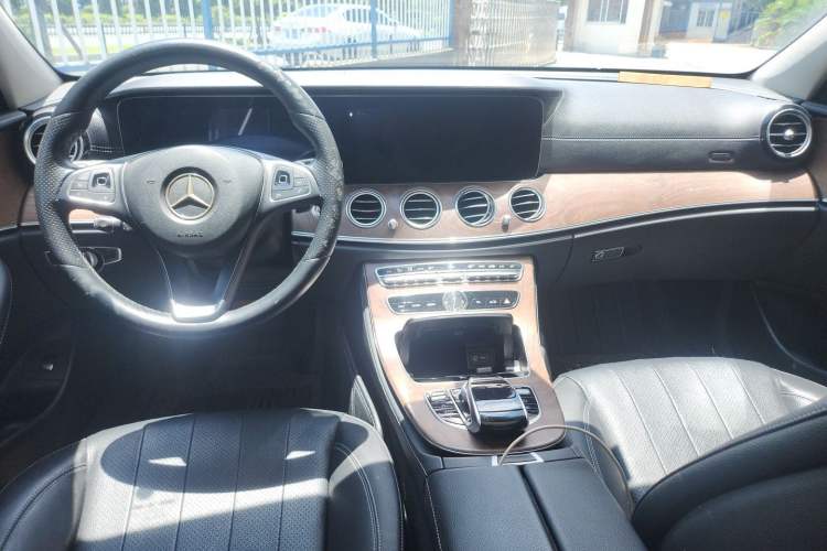 Used Mercedes-Benz E-Class 2019 E 300 L Stylish Model Center Console