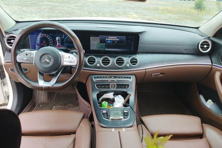 Used Mercedes-Benz E-Class 2019 E 200 L Sport 4MATIC Center Console