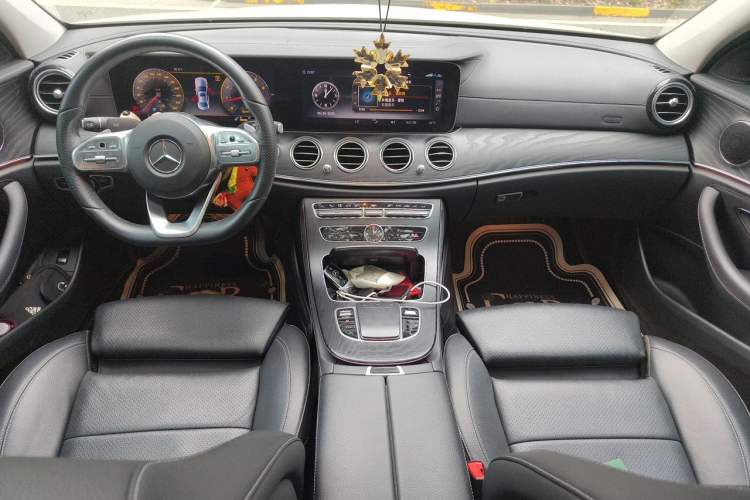 Used Mercedes-Benz E-Class 2019 E 200 L Sport Edition Center Console