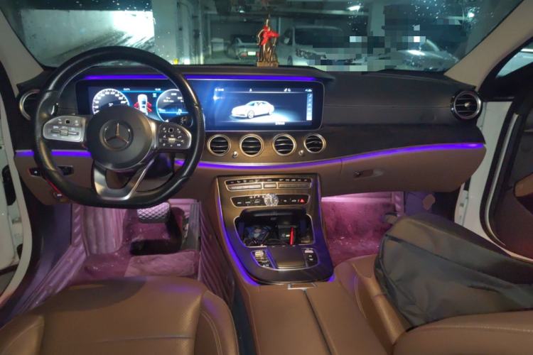 Used Mercedes-Benz E-Class 2019 E 300 L Sport Luxury Edition Center Console