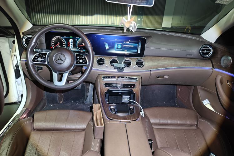 Used Mercedes-Benz E-Class 2019 E 260 L Center Console
